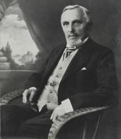 Rudolf Lindt szwajcarski cukiernik, producent czekolady, w 1889 roku jako pierwszy wyprodukował rozpuszczającą się czekoladę.