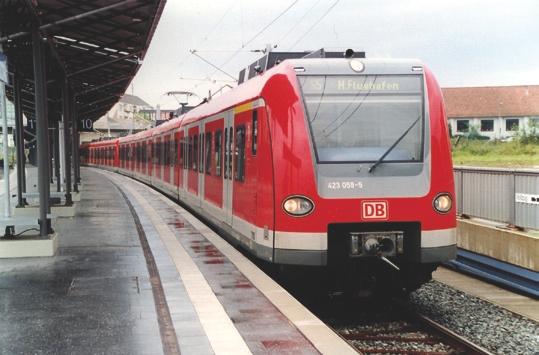 ny, także dla kolei holenderskich, zespół Sprinter oraz zespół CP2000 dla kolei portugalskich; Coradia Lirex X60 dla Sztokholmu; zespół X Trapolis S-tog dla systemu kolei miejskiej S-bane w