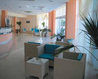 Hotel Queen Nelly***+ Dziecko (2-14 lat) jako druga osoba w pokoju zniżka 20% od ceny pobytu. Położenie: hotel usytuowany 0 m od plaży północnej i 350 m od centrum Primorska.