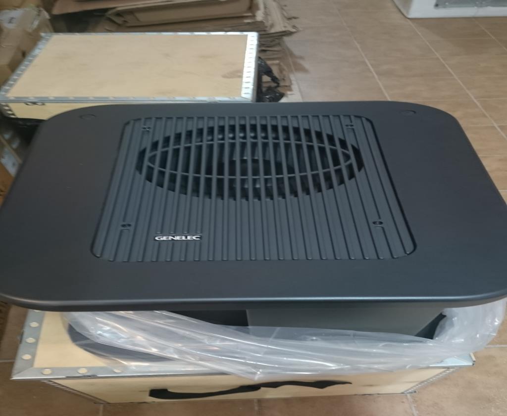 Głośnik GENELEC 7070 APM monitor studyjny TYLKO : 6499 zł CENA RYNKOWA : 9999 zł Parametry: - aktywny