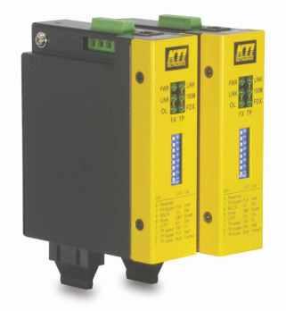 ) Waga: 50g Zasilanie: +7V ~ +30VDC (pobór mocy 3 W ) Temperatura pracy: -0 C ~ 70 C (-0 C ~ 80 C dla modeli KCD-300-EW3515 ) Światłowód Dystans Zakres temperaturowy KCD-300-C S.C. MMF km -0 ~ 70OC KCD-300-SL S.
