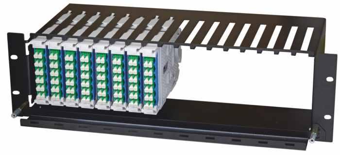 01 OKABLOWANIE ŚWIATŁOWODOWE SYSTEM MTP /MPO Półka 1U/ 3U 19" dla modułów szybkiego montażu Fast Connect Rozwiązanie plug & play Dostarczana bez modułów Pojemność: Panel 1U dla 48 portów SC simplex