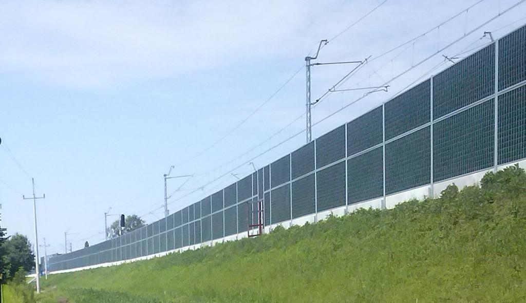 Evaluation of the efficiency of an noise barrier along the railway line 371 Fig. 2. Noise barrier view (in the direction of Dębica) Rys. 2. Widok bariery akustycznej (w kierunku Dębicy) 3.