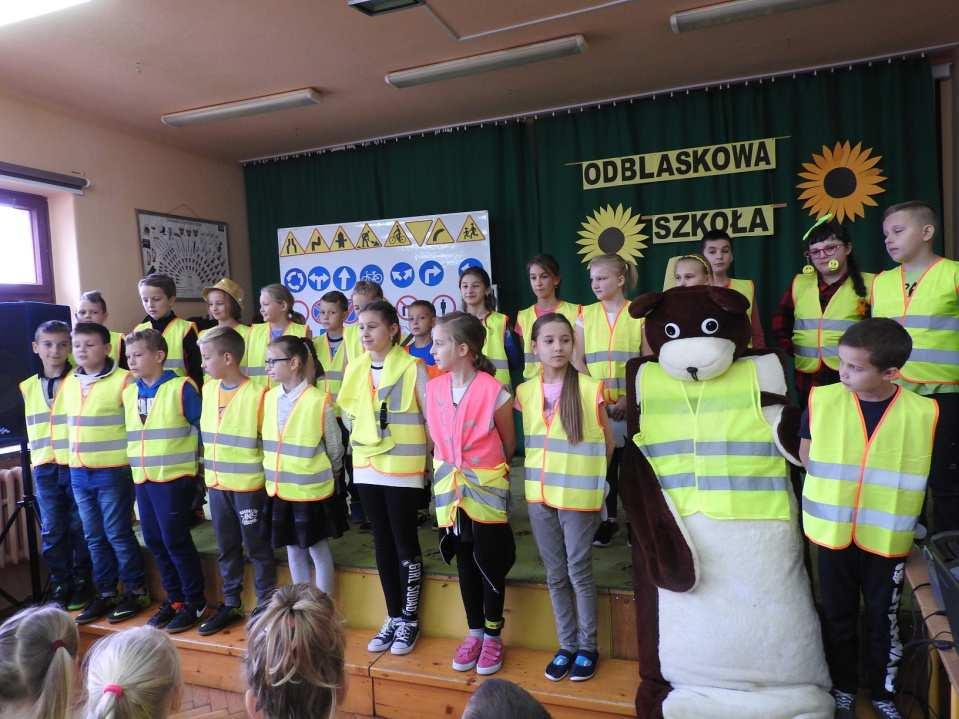 W ramach akcji odbył się konkurs plastyczny, turniej wiedzy BRD, prelekcja i wiele innych działań związanych z tematyką bezpieczeństwa oraz zwracających uwagę na obowiązek noszenia przez dzieci (do,