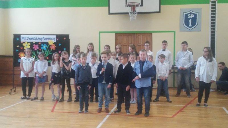 To pamiątka powstania Komisji Edukacji Narodowej, która była pierwszym ministerstwem oświaty