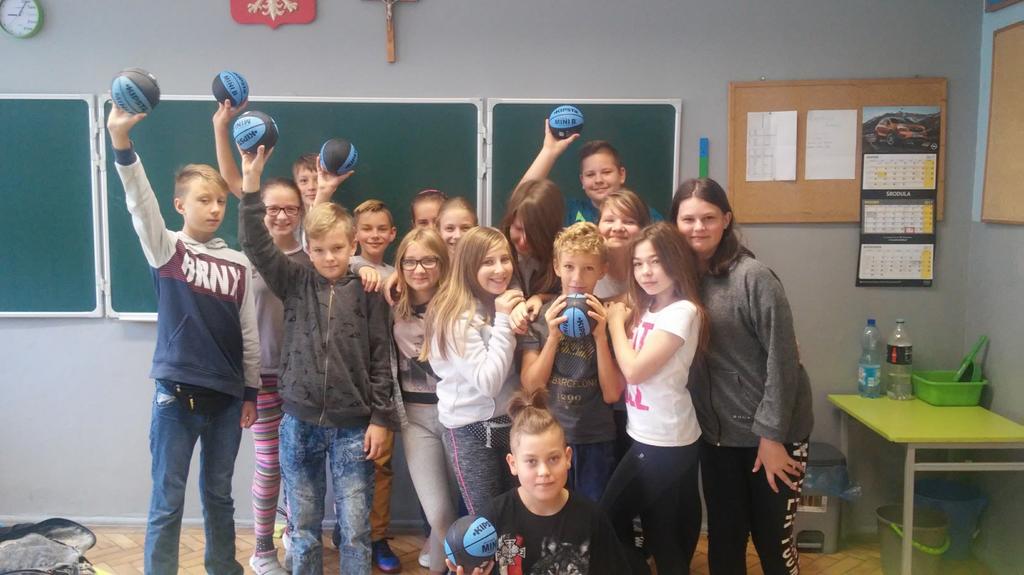 Pani Dyrektor życzyła wszystkim uczniom i pracownikom szkoły sukcesów, cierpliwości i wytrwałości w roku szkolnym 2017/2018. J.B., W.G.