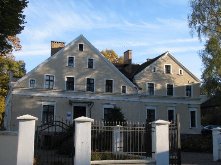 Kraplewo PROGRAM OPIEKI NAD ZABYTKAMI GMINY OSTRÓDA na lata 2016-2019 dwór murowany w zespole dworsko-folwarcznym, obecnie budynek hotelowy 1919 A-3435 z 27.01.1993 Kraplewo Lichtajny 1 cmentarz ewangelicki, dawny dwór murowany w zespole dworsko-folwarcznym, ob.