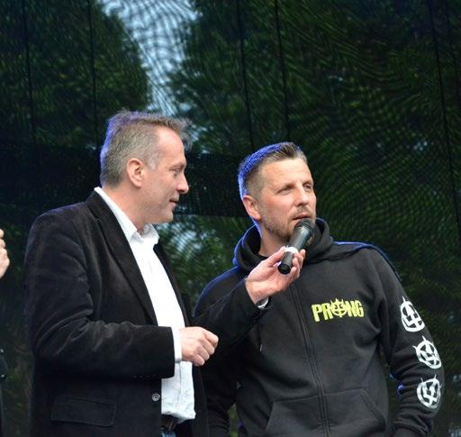 żeby móc ostatecznie Ewangelizować. Po skończonej zabawie wiele osób siedziało i grzało się przy ognisku, śpiewało piosenki, a także mogło porozmawiać. Przed konferencją o.
