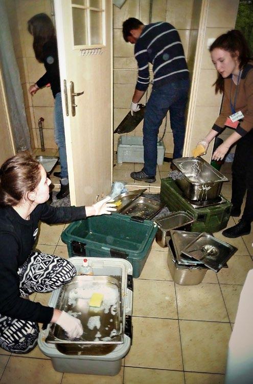 Dar pracy (nie przymus!) przyjęliśmy z wielką radością i chęcią zaangażowania się. Choć z dnia na dzień sił fizycznych jakby trochę ubywało, ale zapał rósł.
