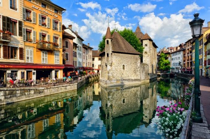 Ostatnia aktualizacja: 27.06.2017 TOP 10 miast we Francji. Gdzie warto się wybrać? Francja pełnia jest niezwykłych miast i miasteczek, które chciałoby się zwiedzać o każdej porze roku.
