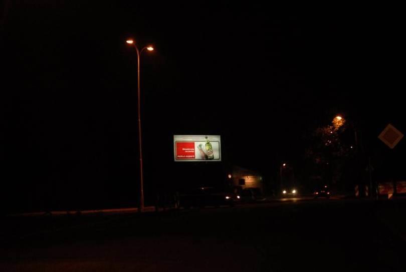 bardzo ruchliwe skrzyżowanie Ulicą Długa odbywa się
