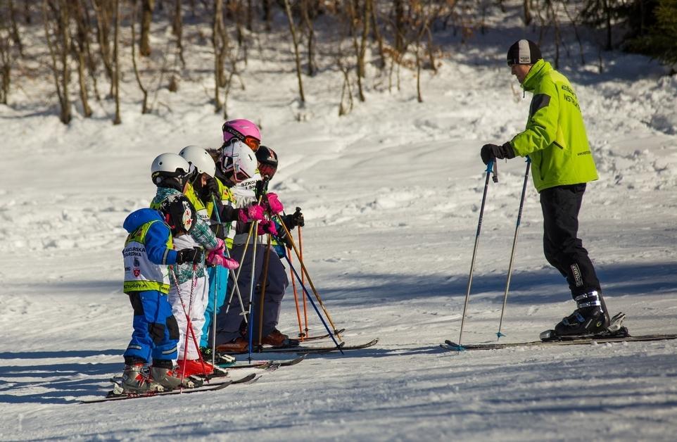 SZKOLENIA GRUPOWE Narciarstwo oraz snowboard stają się coraz bardziej popularne. Zapraszamy wszystkich chętnych na szkolenia z naszymi Instruktorami.