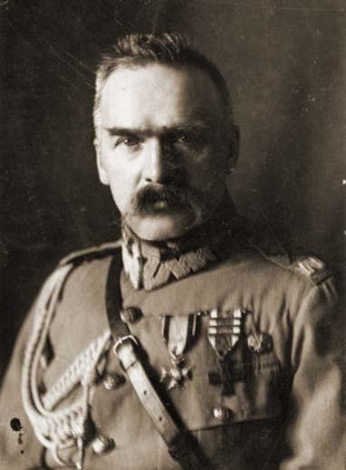 W Krakowie Józef Piłsudski utworzył pierwszy polski oddział wojskowy nazwany Pierwszą Kompanią Kadrową i wyruszył na wojnę
