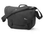obiektywem, karty pamięci, baterie, drobne akcesoria wymiary: 160x210x110mm waga: 318g Lowepro PASSPORT posiada