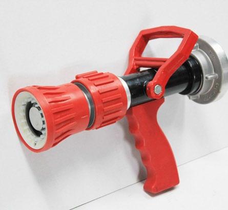 Prądownica PW 25/R TURBO Prądownica PW 52/R TURBO Prądownice TURBO wyposażone w zawory kulowe, przeznaczone są do wytwarzania wodnych strumieni zwartych i rozproszonych z płynną regulacją kąta