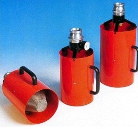 Wytwornica piany M-225 z manometrem (Delta-Fire) 16 007 Wytwornica piany M-225 z manometrem i zaworem (Delta-Fire) Wytwornica piany M-450 z manometrem (Delta-Fire) 16 16 008 009 Wytwornica piany
