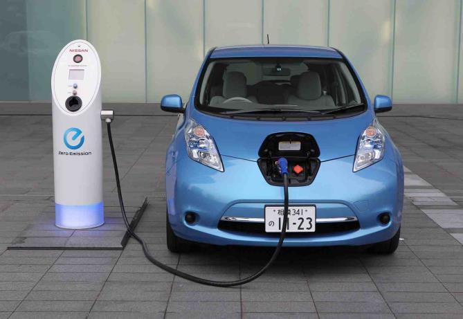 Nissan Leaf Renault Zoe Citroen C0 Zalety: - płynne ruszanie, nawet