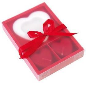 Zestaw świeczek - serca Zapachowy zestaw świeczek. W skład zestawu wchodzą dwie świeczki oraz podstawka w kształcie serca.