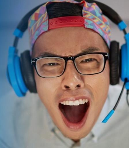 oglądania przeciętnego widza wynosi 106 minut >2 mln najwyższa liczba widzów korzystających z serwisu Twitch*