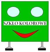 Szklane naczynie, które poddajemy segregacji: słoiki po dżemach, po pokarmach dla dzieci, innych artykułach spożywczych, butelki po sokach i napojach gazowanych, po piwie oraz innych napojach.