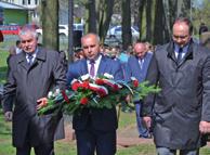 Zespołu Oświatowego w Nowych Iganiach, delegacje wraz z pocztami sztandarowymi wszystkich placówek oświatowych z terenu Gminy Siedlce, delegacja Zespołu Szkół