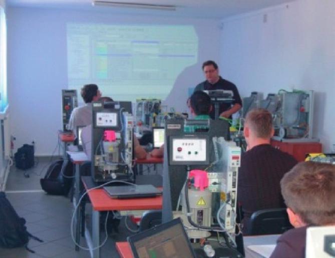 rodziny S5; programowania, uruchamiania i komunikacji ze sterownikiem napędów: SIMOREG, MASTERDRIVE, MICROMASTER,