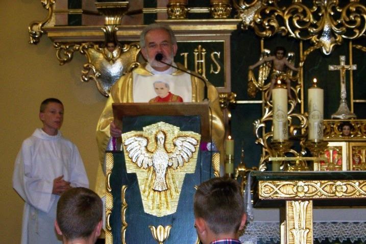 Piękną homilię wygłosił Ksiądz Franciszek, nawiązując do słów zawartych w Piśmie Świętym: "Ja jestem chlebem żywym, który zstąpił z nieba.