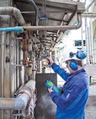 Technik w prosty i szybki sposób może wykorzystać pomiary ultradźwięków (łożyska, smarowanie) i drgań (niewyważenie, nieosiowość, luzy).