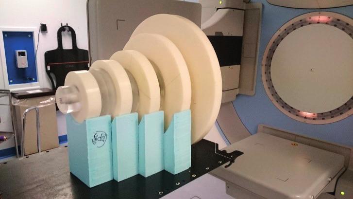 7 Układ akwizycji z fantomem RANDO (dla protokołów jama brzuszna i obszar miednicy) Protocol kv ma ms/frame mas FOV Collimator Filter Spa al [lp/cm] 20 20 40