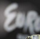 Sie denkt heute gern an die Arbeit an dem Album. Im April 20 ist sie auf LENA MEYER-LANDRUT, 20 JAHRE ALT, GEWINNT 200 DEN EUROVISION SONG CONTEST MIT DEM TITEL SATELLITE.