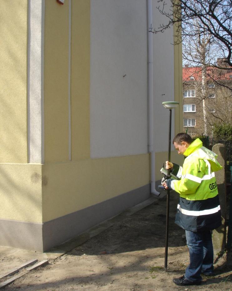 która mówi, że każdy szczegół I grupy dokładnościowej powinien mieć element kontrolny w postaci czołówki, wyznaczenia z innego stanowiska, pomiaru odległości do innych szczegółów I grupy lub w
