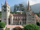 Przejazd autokarem do Liechtensteinu (ok. 170 km). Spacer po Vaduz, które jest stolicà ksi stwa. Przejazd do Locarno (ok. 165 km), po o onego na pó nocnym kraƒcu jeziora Maggiore.