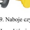 przez ostrza, a następnie wypłukiwany przez przepływający strumień wody.