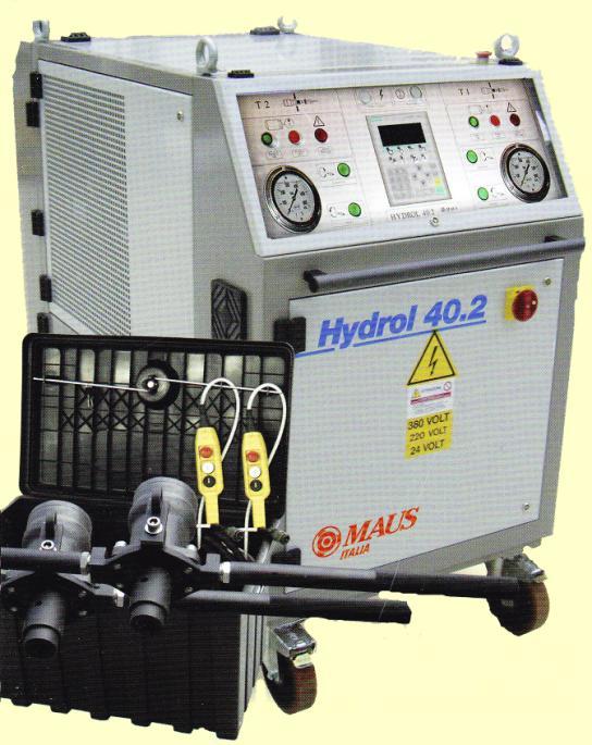Podwójne węże hydrauliczne są wygodnie zwinięta na dwóch kołowrotnikach znajdujących się wewnątrz jednostki hydraulicznej.