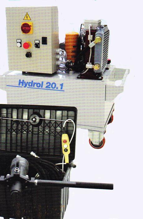 Urządzenie dostarczane jest w zestawie: 1 jednostka hydrauliczna 2 głowice do rozwalcowywania z 2 adapterami 2 podwójne węże wysokociśnieniowe HTH/13, 18m 2 kołowrotki z samo nawijaczem węża 2 ręczne