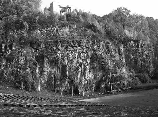 7. Geopark europejski i geoparki krajowe O ile przyjmuje się, że podstawowym produktem geoturystycznym jest GeoTrop, to za najbardziej złożony i zaawansowany uznać należy geopark.