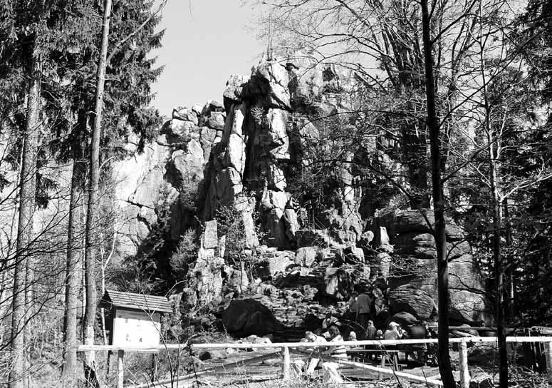obszary Natura 2000,,Góry i Pogórze Kaczawskie PLH020037,,,Rudawy Janowickie PLH020011,,,Stawy Karpnickie PLH020075 i,,trzcińskie Mokradła PLH020105 oraz pomniki przyrody na terenie Rudawskiego Parku
