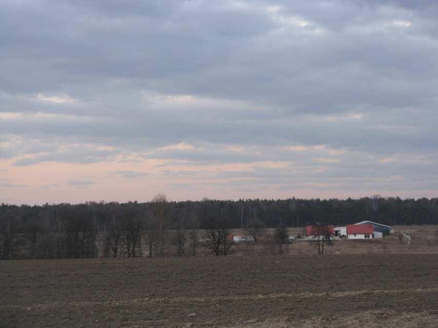 61. Rudno widok z południa w kierunku Łaskarzówki. 62. Rudno widok od wschodu na kościół pw. św. Mikołaja.