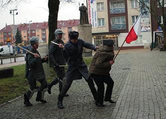www.she-odkrywcy.pl forum.she-odkrywcy.pl ogłaszam stan wojenny Autor: Marcin Maślanka Fot.