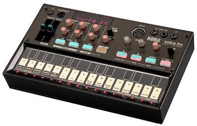Workstation/Syntezatory 16633 VOLCA FM syntezator cyfrowy 699 PLN Seria VOLCA rzuciła nowe światło na klasyczne technologie łącząc klasyczne silniki dźwiękowe, groove maszyny i wczesne samplery z
