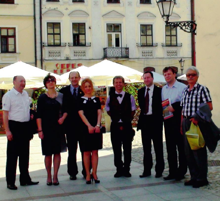 będącego jednym z prelegentów tego dnia, na okolicznościowy obiad w Restauracji Tatrzańskiej poprzedzony małym spacerkiem po ulicach miasta Tarnowa.