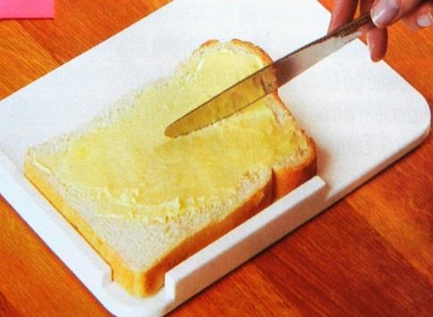 Spożywać pokarmy nie wymagające krojenia Napoje nalewać do połowy
