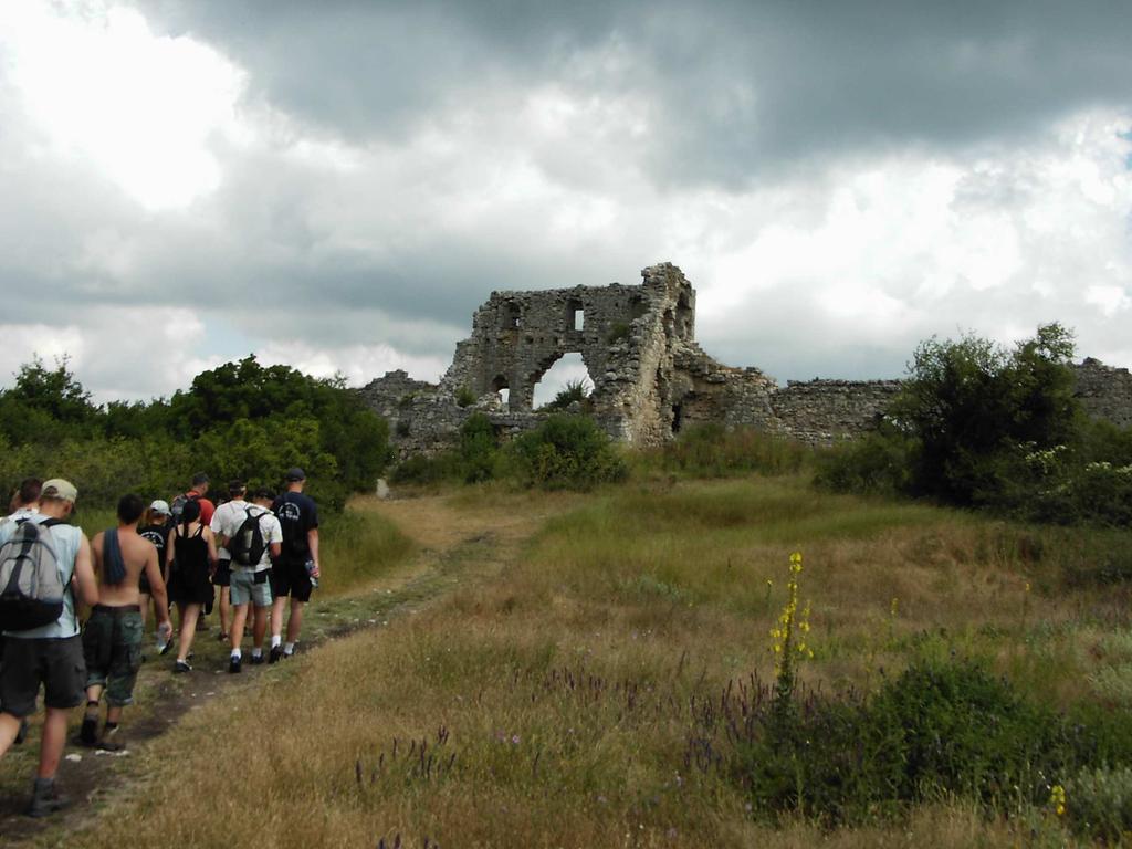 2008 Kolejnym punktem na naszej trasie była naturalna twierdza Mangup-Kale, wykorzystująca swoje połoŝenie wysoko (600 m