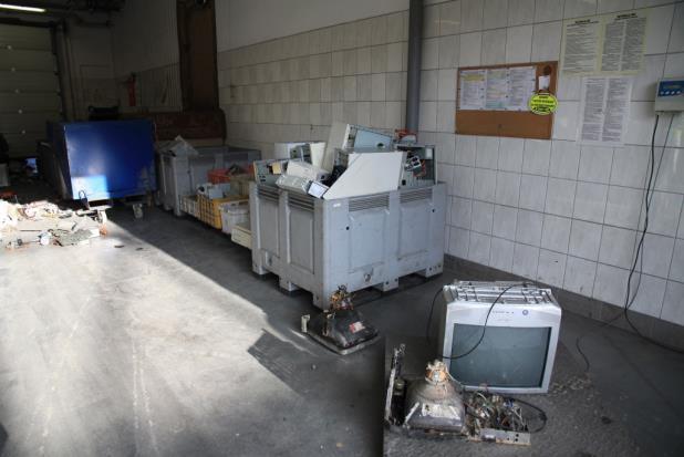 W trakcie sortowania wydzielane są: makulatura, szkło, tworzywa sztuczne, metale, puszki aluminiowe, frakcja biodegradowalna, pre-rdf, odpady niebezpieczne i ZSEiE.