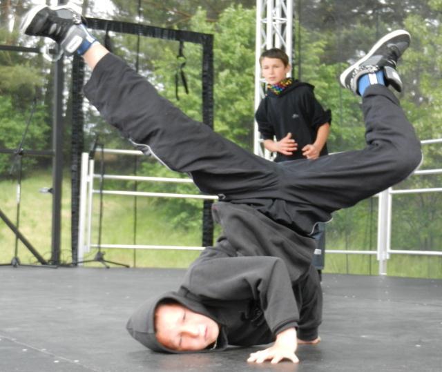 Pokazom tańców dzieci ze Straszyna i okolic nie było końca. Wspaniałe popisy z pomponami zespołu Gabi, Street Dance w wykonaniu uczniów: Jacka Mielnika i Mateusza Szramki.