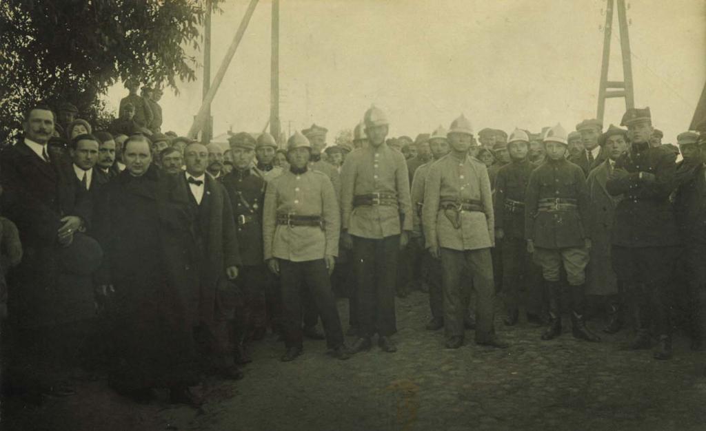 112 112 Po uroczystości poświęcenia i wręczenia sztandaru OSP w Rejowcu. Rok 1926. 113 14 maj 1933 rok.