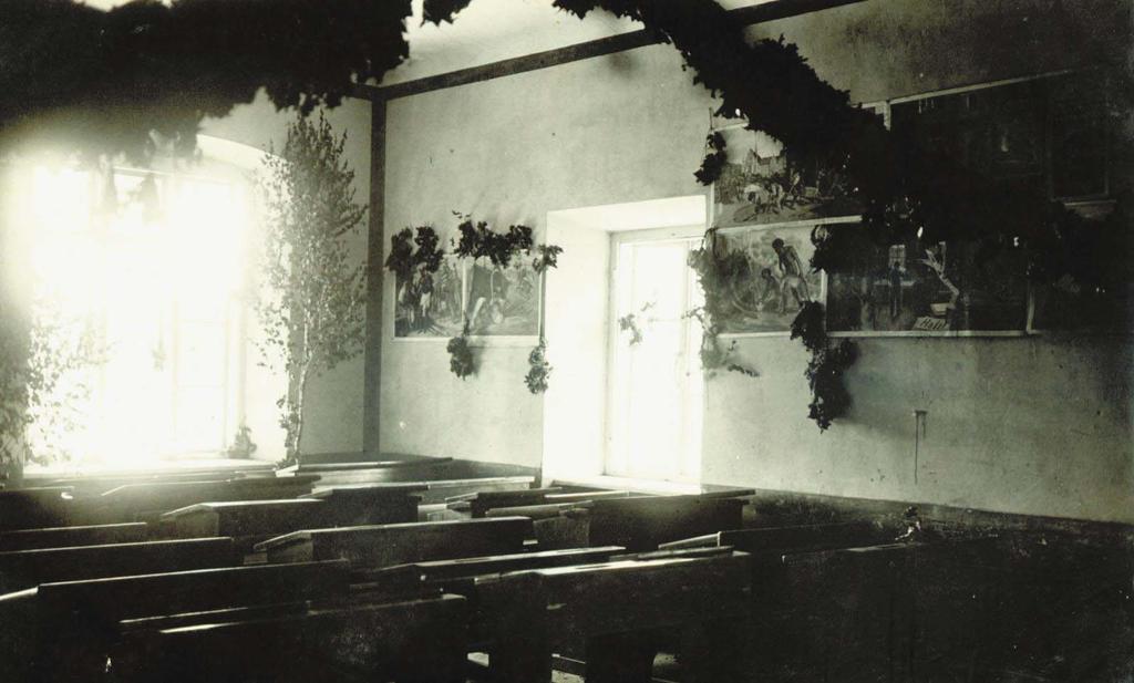 126 27 czerwiec 1914 rok. Uczniowie i nauczyciele po rozdaniu świadectw.