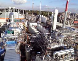 najnowszych technologii. www.naftobudowa.pl Naftobudowa Division Naftobudowa is a proven partner cooperating with European refineries and well-known engineering companies operating globally.
