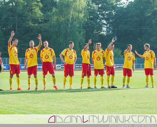6 Znicz Pruszków 2015 / 2016 Ostatni mecz: Porażka w ostatnich minutach ZNICZ PRUSZKÓW - STAL MIELEC 1:2 (0:0) Pierwszą groźną akcję stworzyli piłkarze gości, ale dobrze interweniował Piotr Misztal.