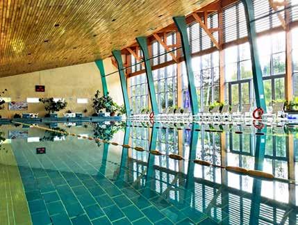 oraz jacuzzi. Strefa basenowa wraz z grotą solną czynna jest od wtorku do niedzieli od godz. 8.00 
